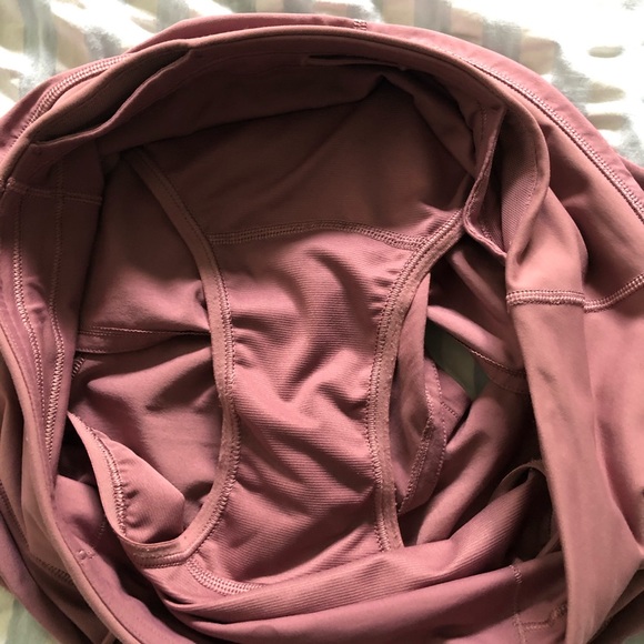 Lululemon hi rise speed shorts 2.5” figue size 6 - Picture 7 of 7